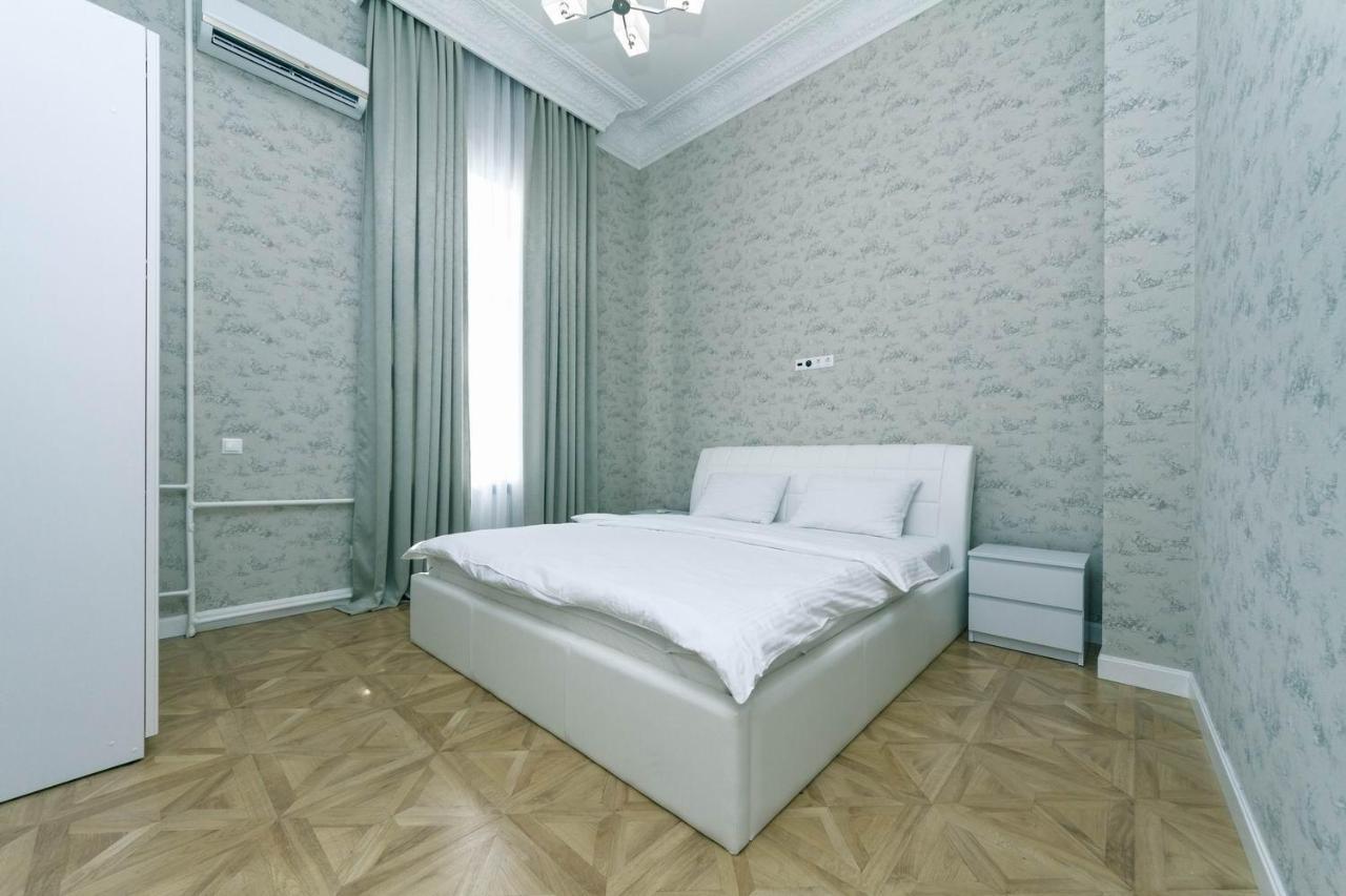Vip Near Premier Palace & Arena City Kyiv Exterior photo